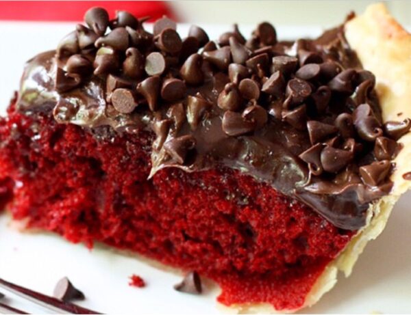 Personal Red Velvet Pizza