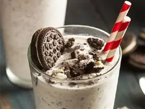 Milkshake with Cookie Crumble